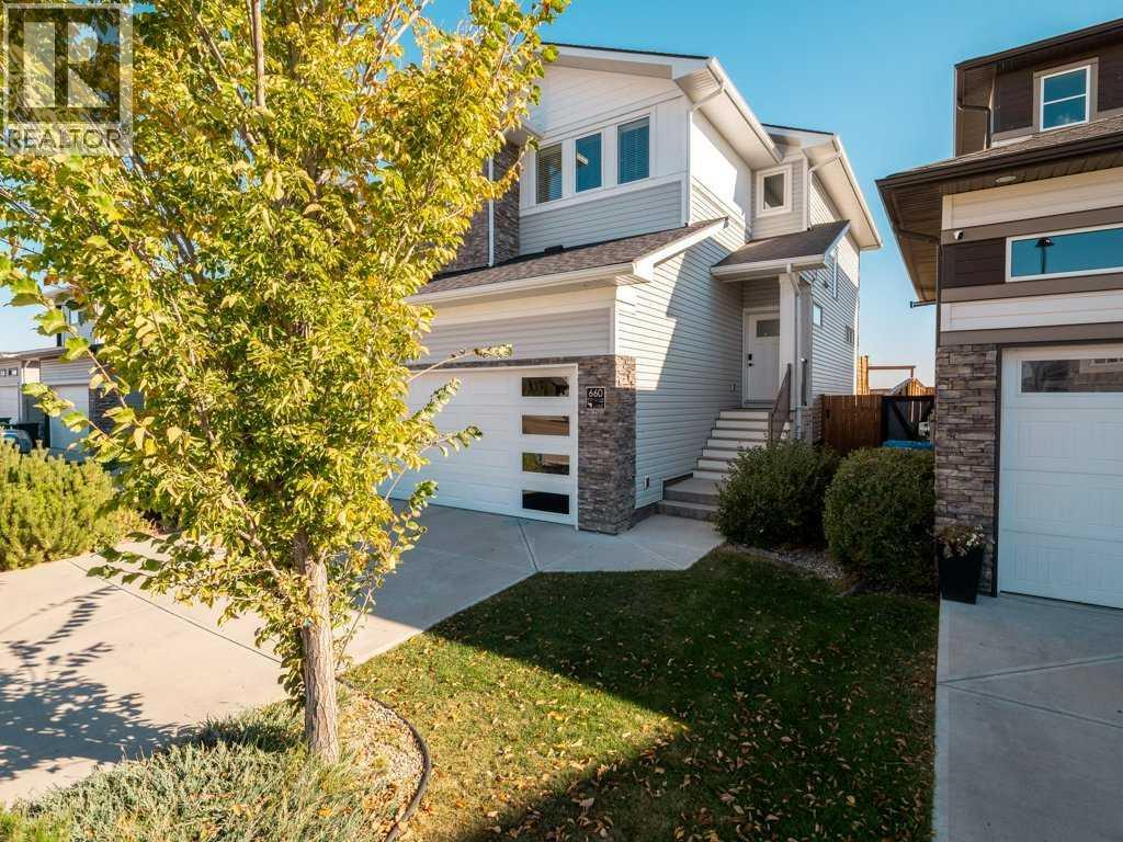 660 Aquitania Boulevard W