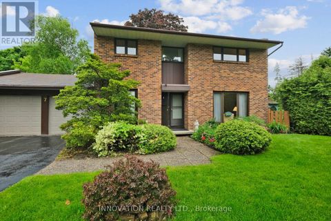 7 COLVILLE COURT Ottawa ON K2K1A9