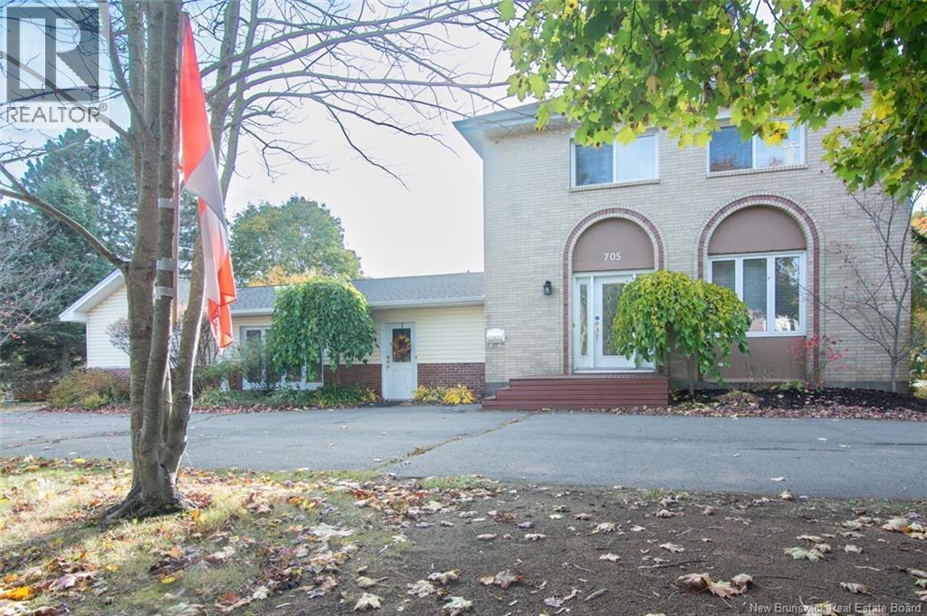 705 Amirault Street - Photo 3