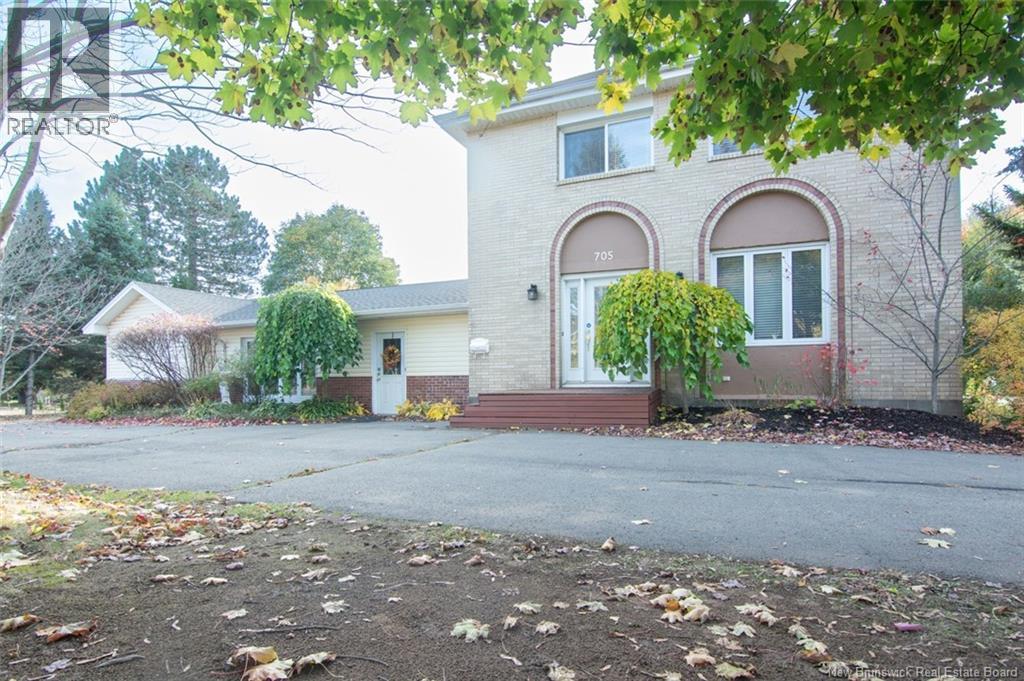 705 Amirault Street - Photo 2