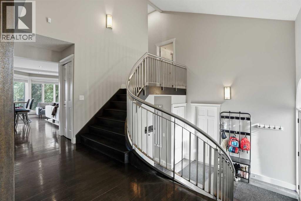 311 Coach Light Bay SW