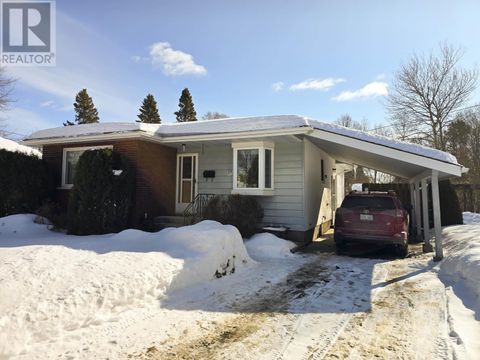 75 Manion PL Thunder Bay ON P7A6Y9