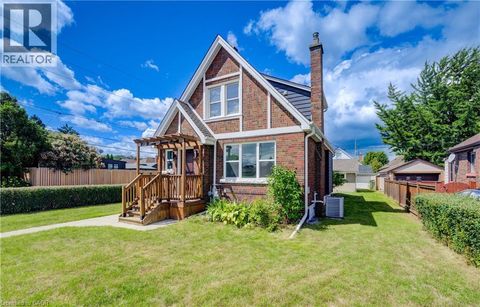 28 BARONS Avenue S Hamilton ON L8K2X9