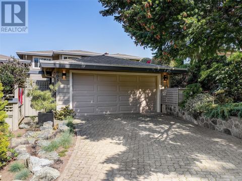 603 2829 Arbutus Rd Saanich BC V8N5X5