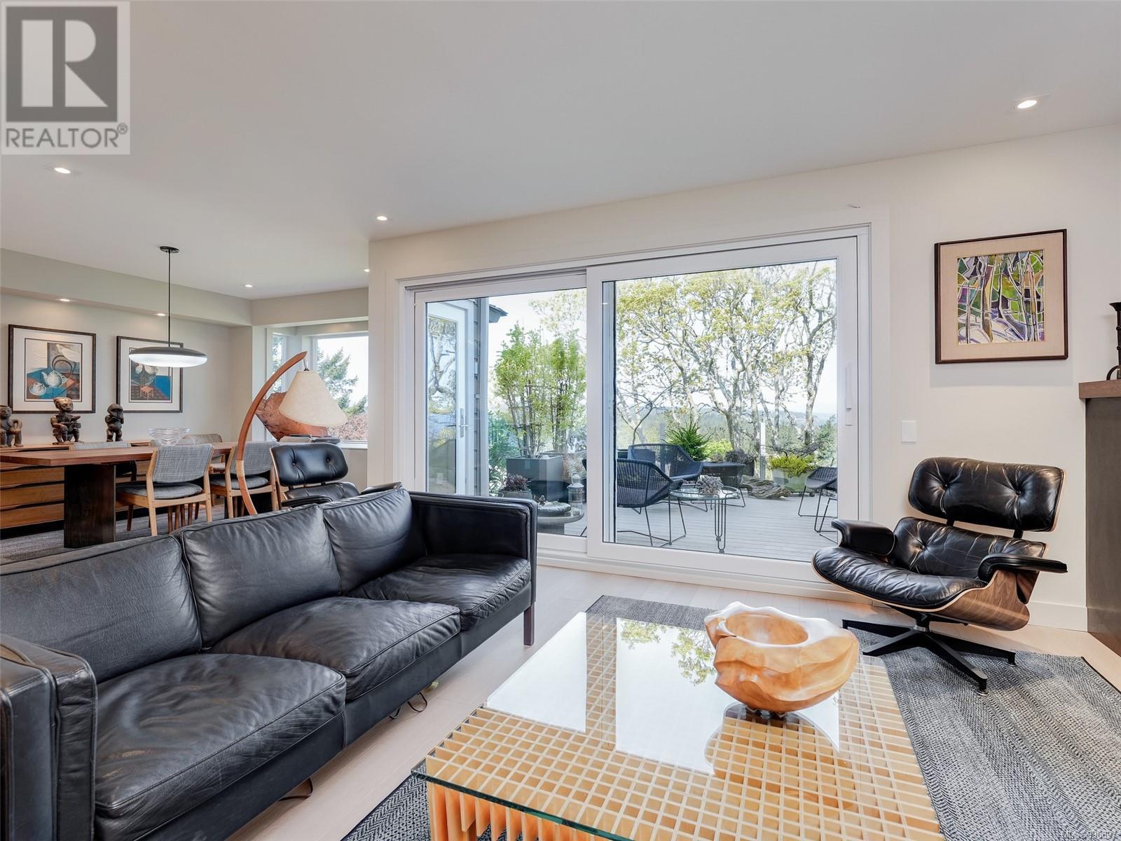 603 2829 Arbutus Rd