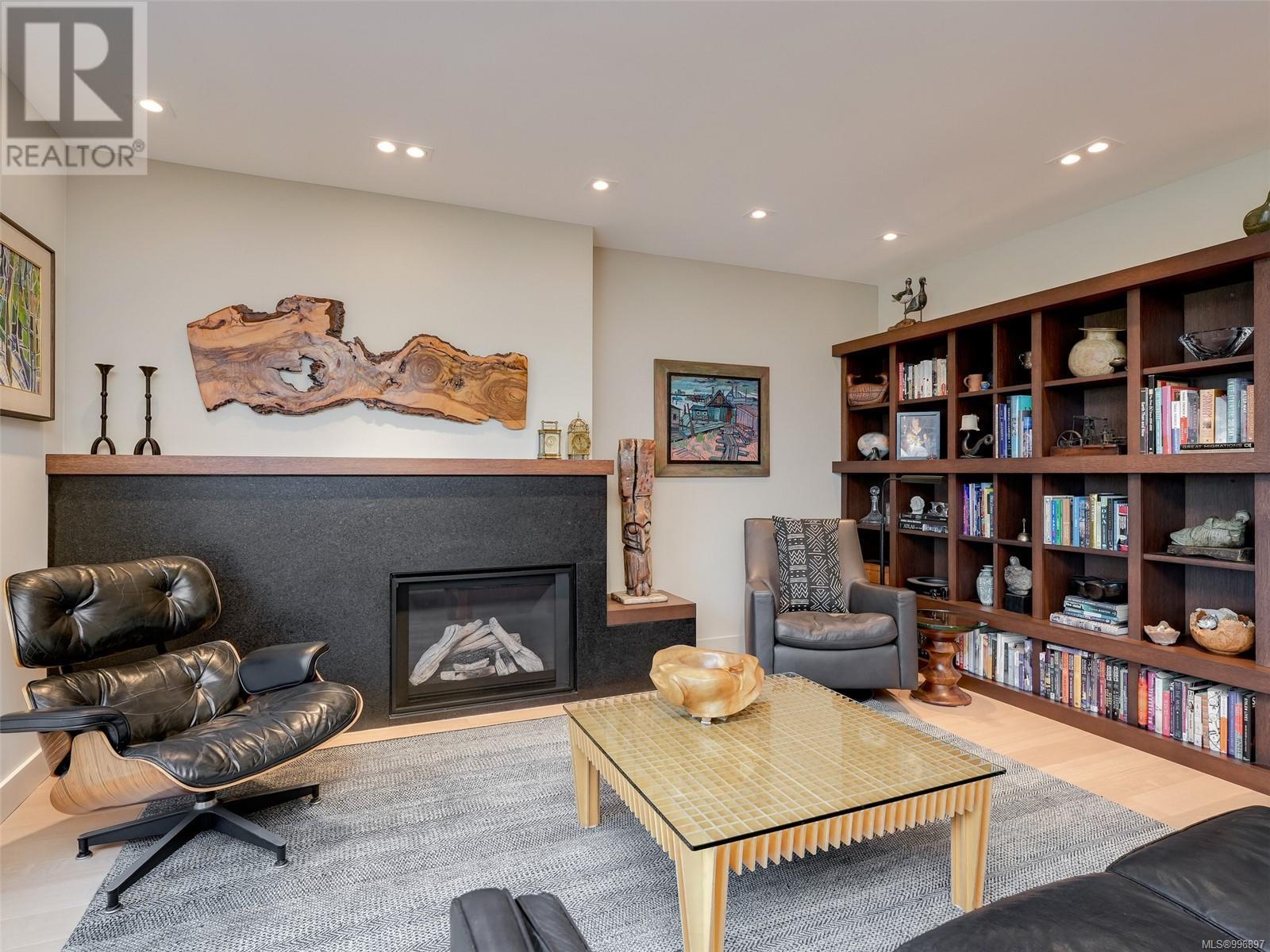 603 2829 Arbutus Rd