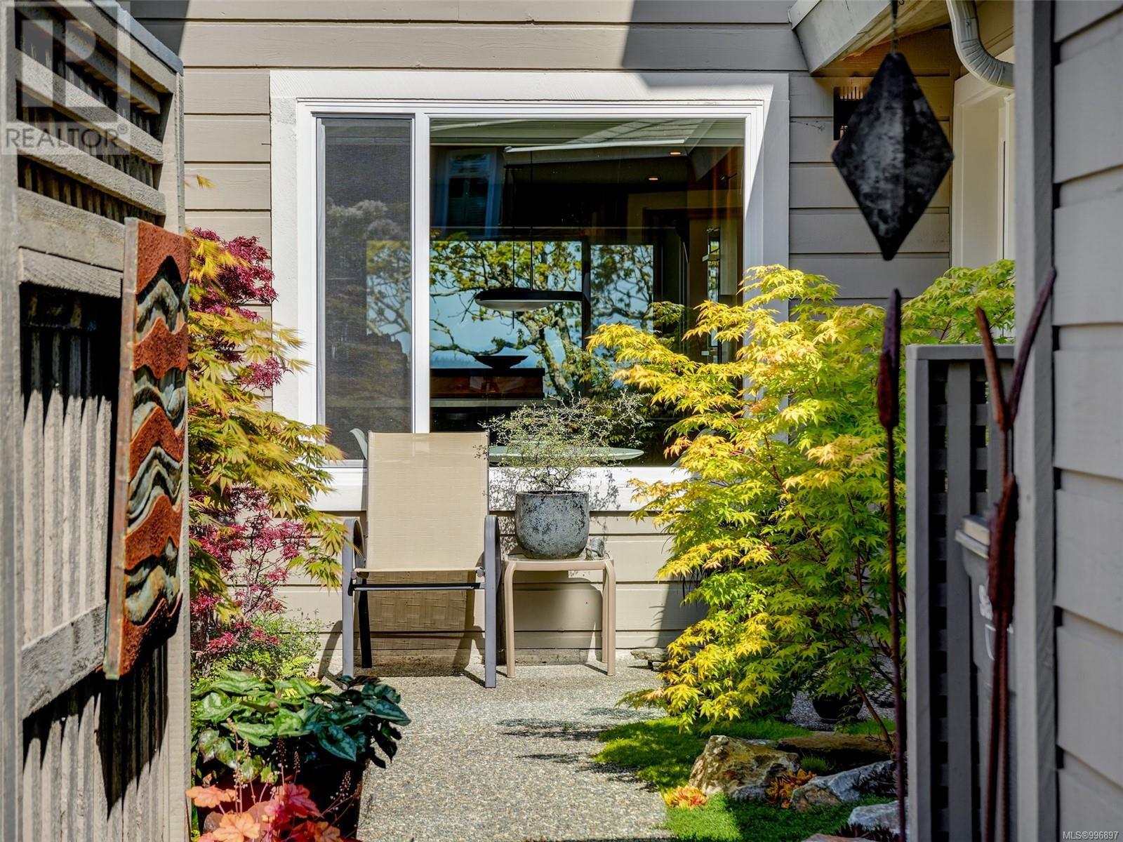 603 2829 Arbutus Rd