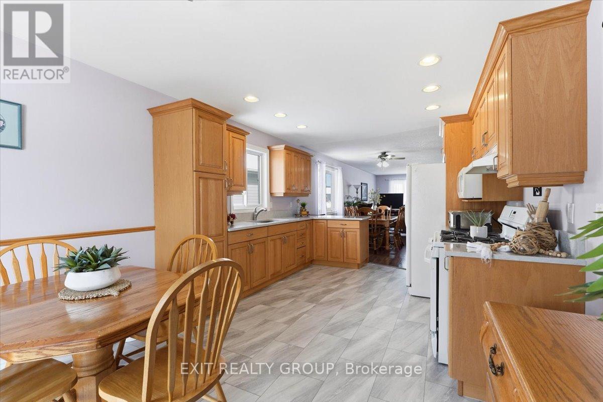 14 STONEGATE CRESCENT