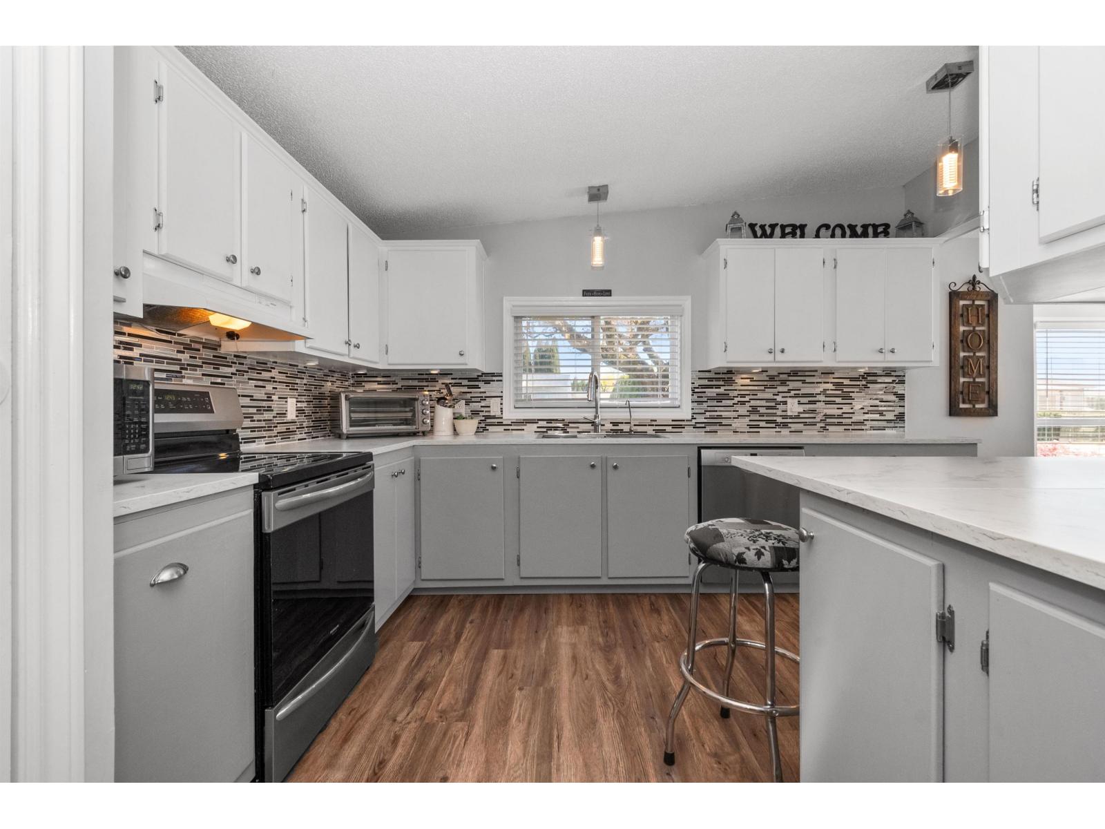 13 41168 LOUGHEED HIGHWAY