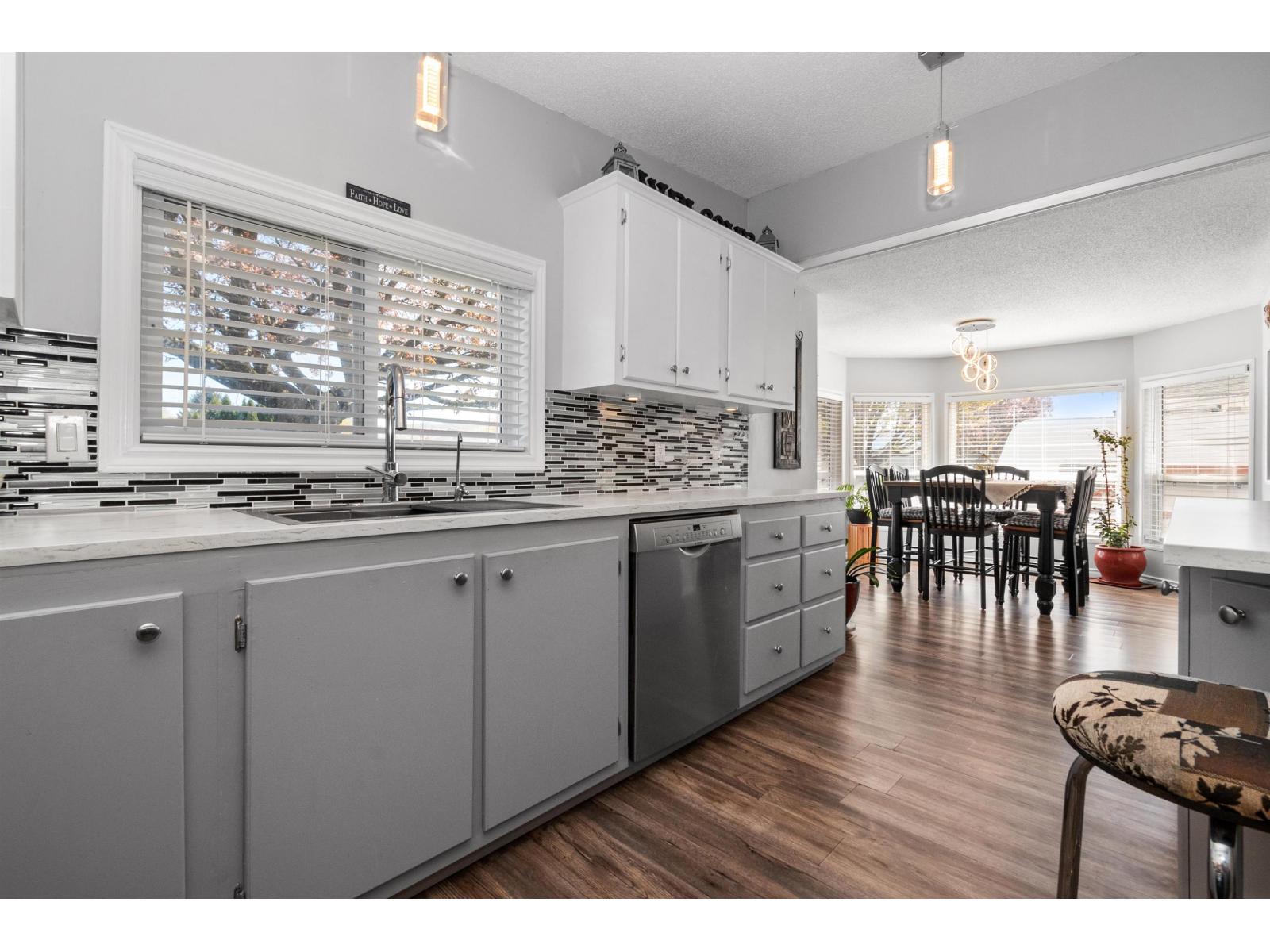 13 41168 LOUGHEED HIGHWAY