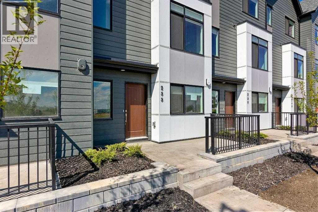 293 Dieppe Drive SW