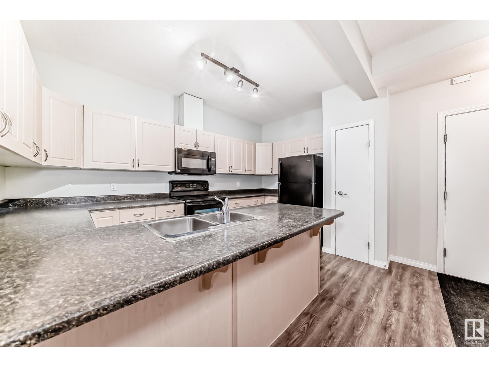 #423 4304 139 AV NW NW