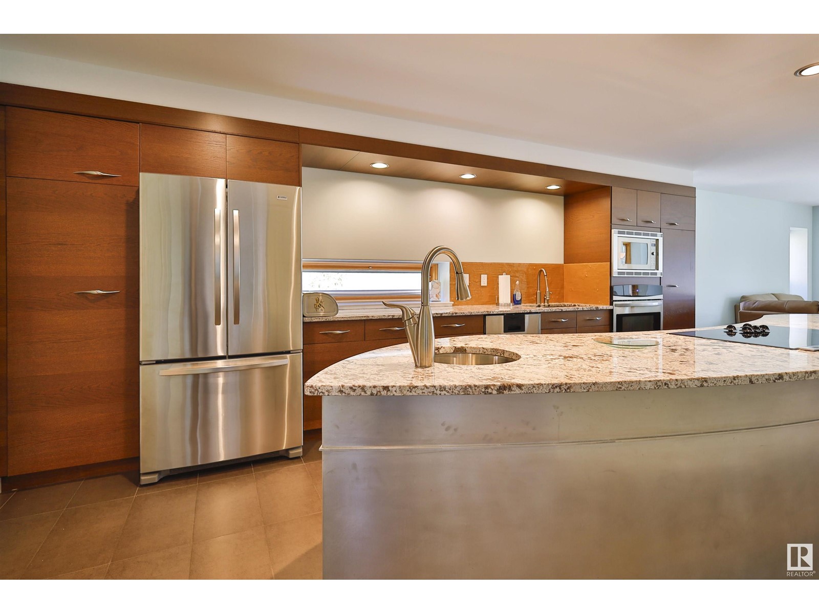 11528 72 AV NW