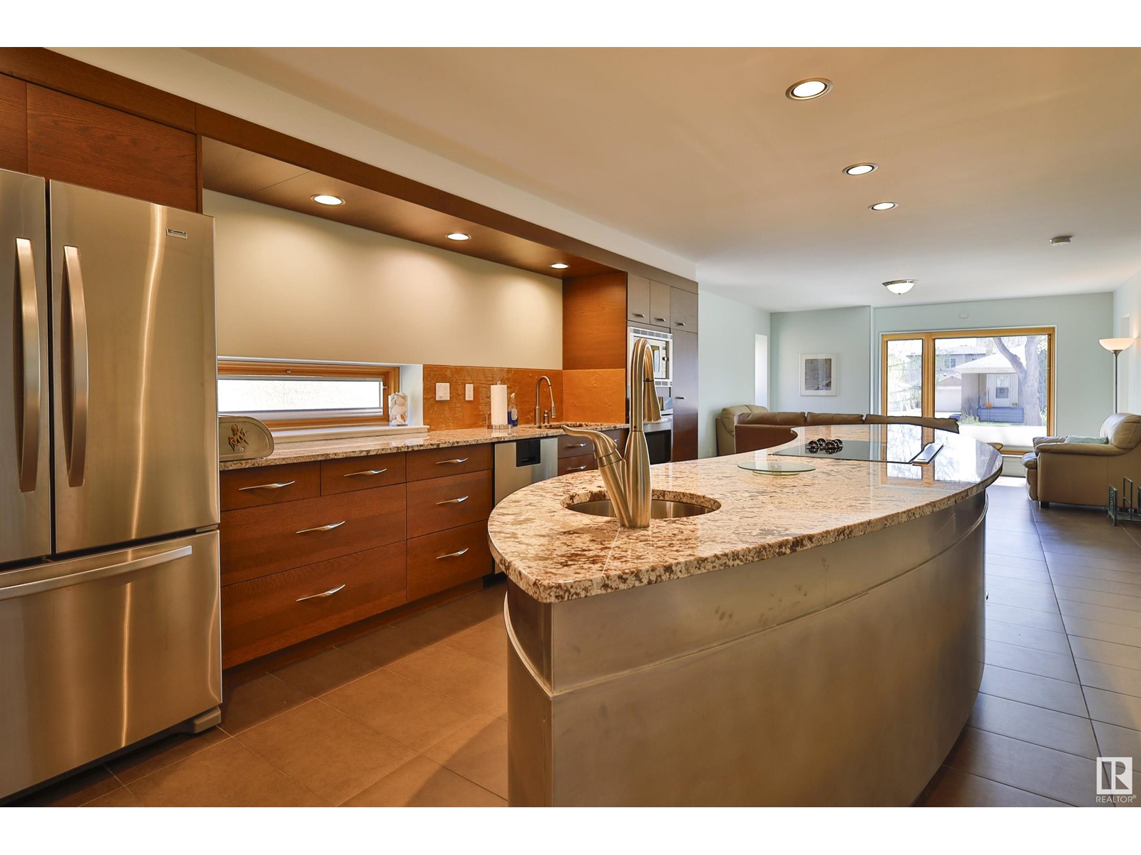 11528 72 AV NW