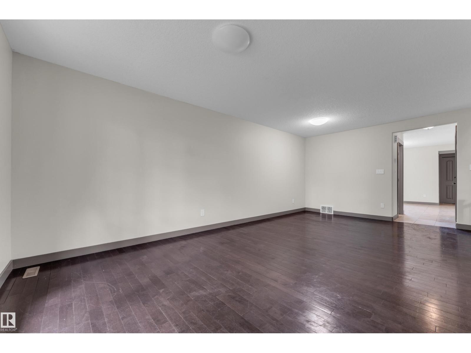 11817 37 ST NW