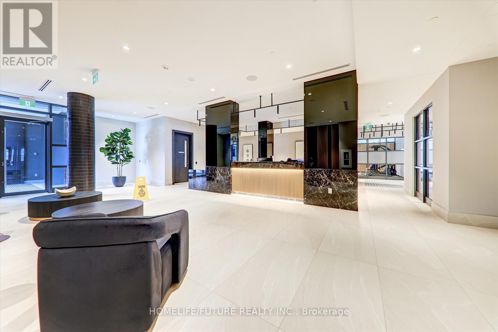 1402 - 2545 SIMCOE STREET N