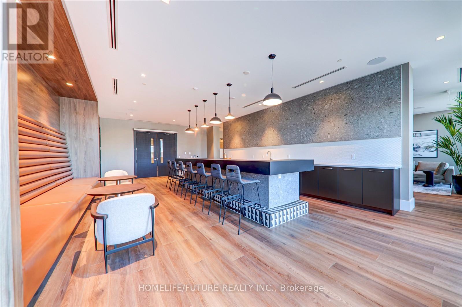 1402 - 2545 SIMCOE STREET N