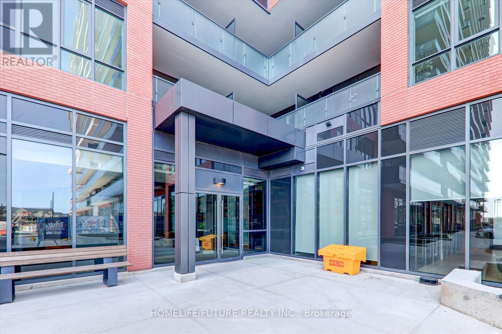 1402 - 2545 SIMCOE STREET N