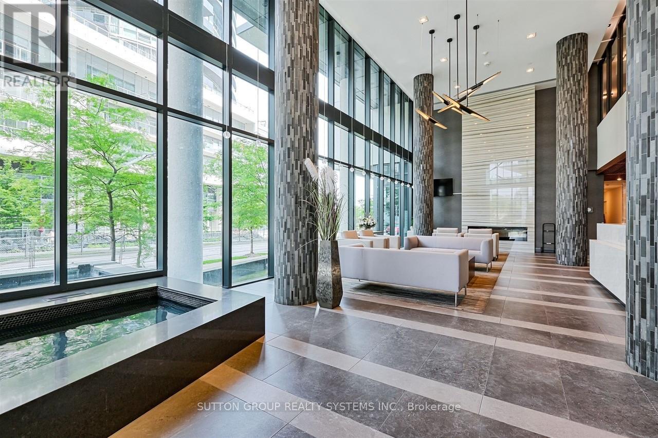 704 - 39 ANNIE CRAIG DRIVE