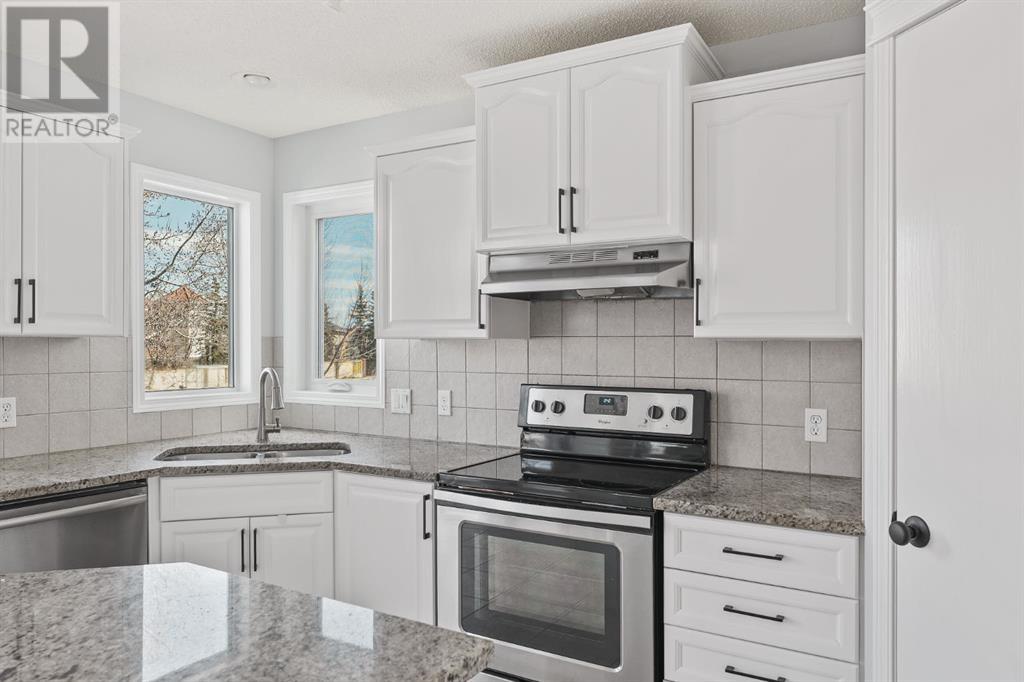 185 Simcoe Circle SW