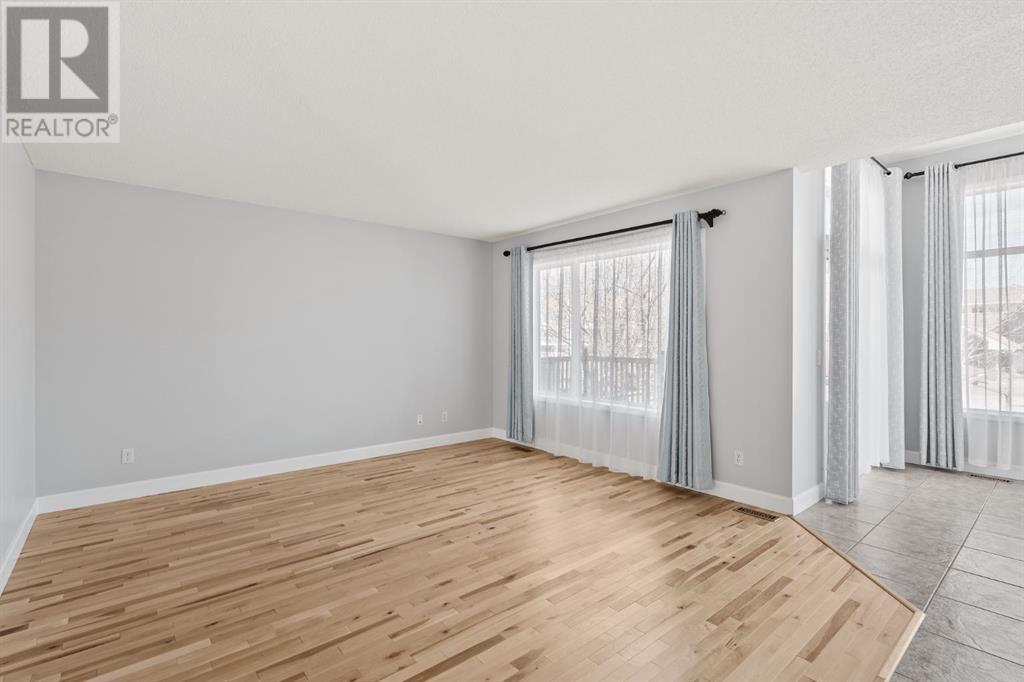 185 Simcoe Circle SW