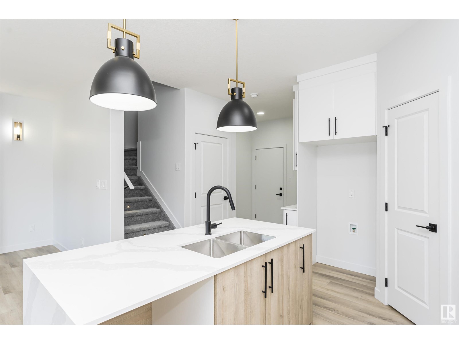 8723 181 AV NW NW