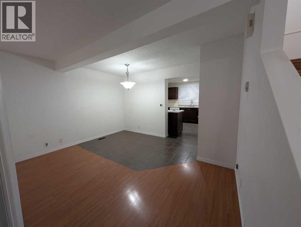 114 Castledale Way NE