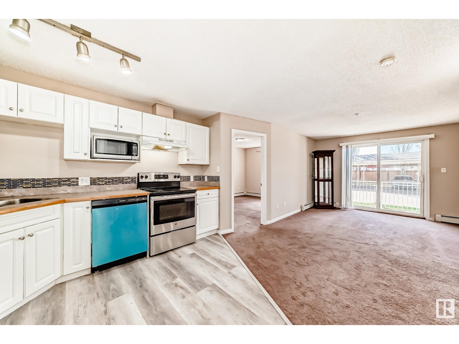 #135 3425 19 ST NW