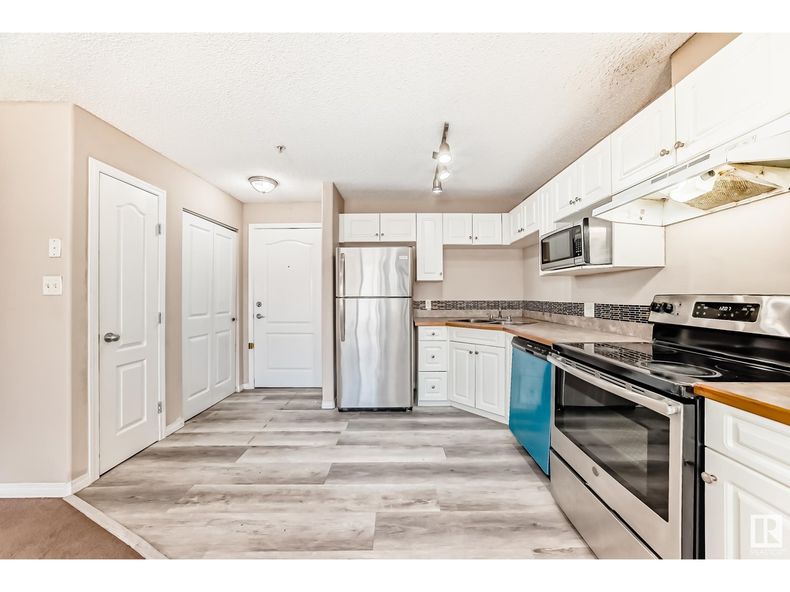 #135 3425 19 ST NW