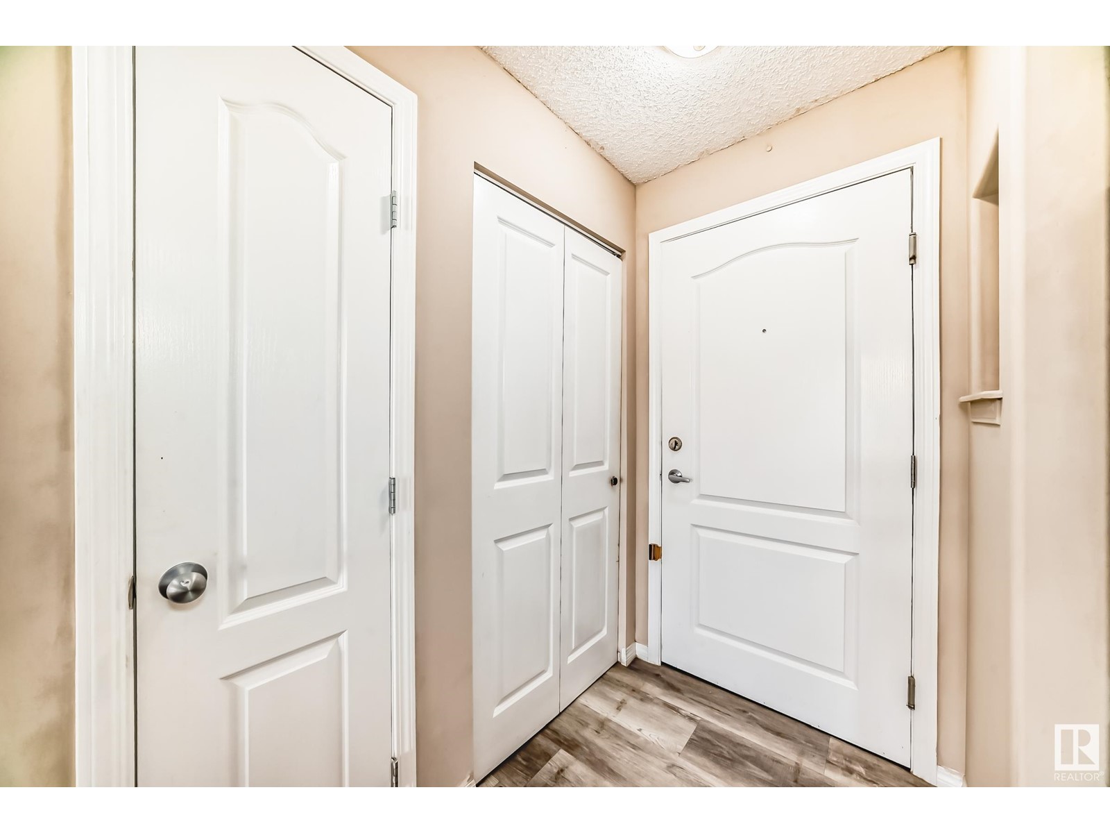 #135 3425 19 ST NW