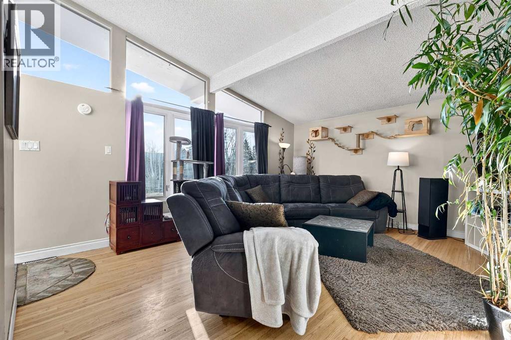 319 Whitney Crescent SE