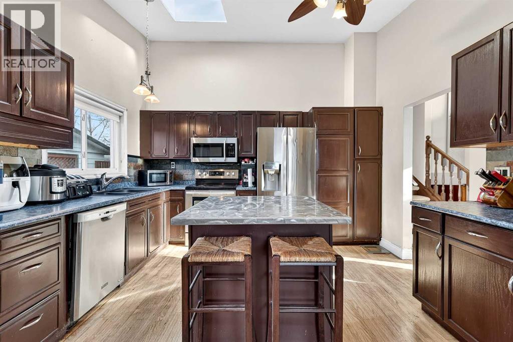 319 Whitney Crescent SE