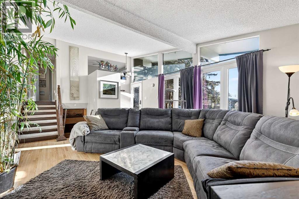 319 Whitney Crescent SE