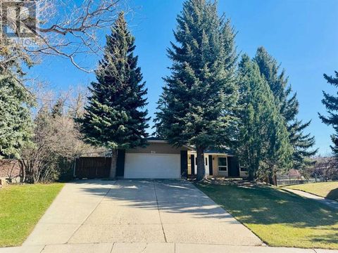 224 Varsity Crescent NW Calgary AB T3B2Z6