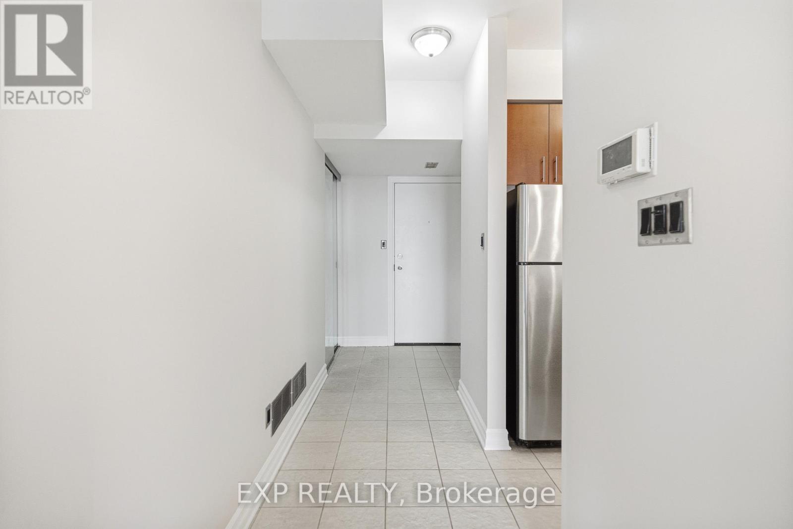 402 - 711 CHURCHILL AVENUE