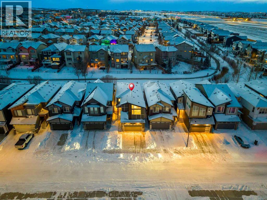 135 Silver Spruce Grove SW