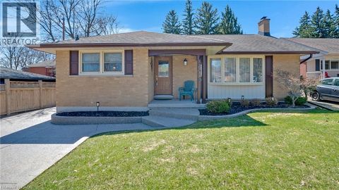 159 ELKINGTON Drive Kitchener ON N2B1S1