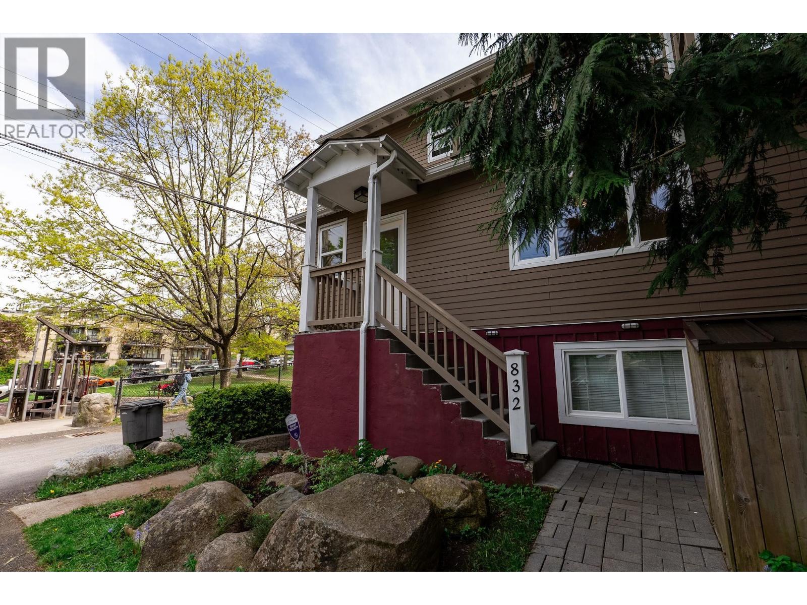 832 SALSBURY DRIVE