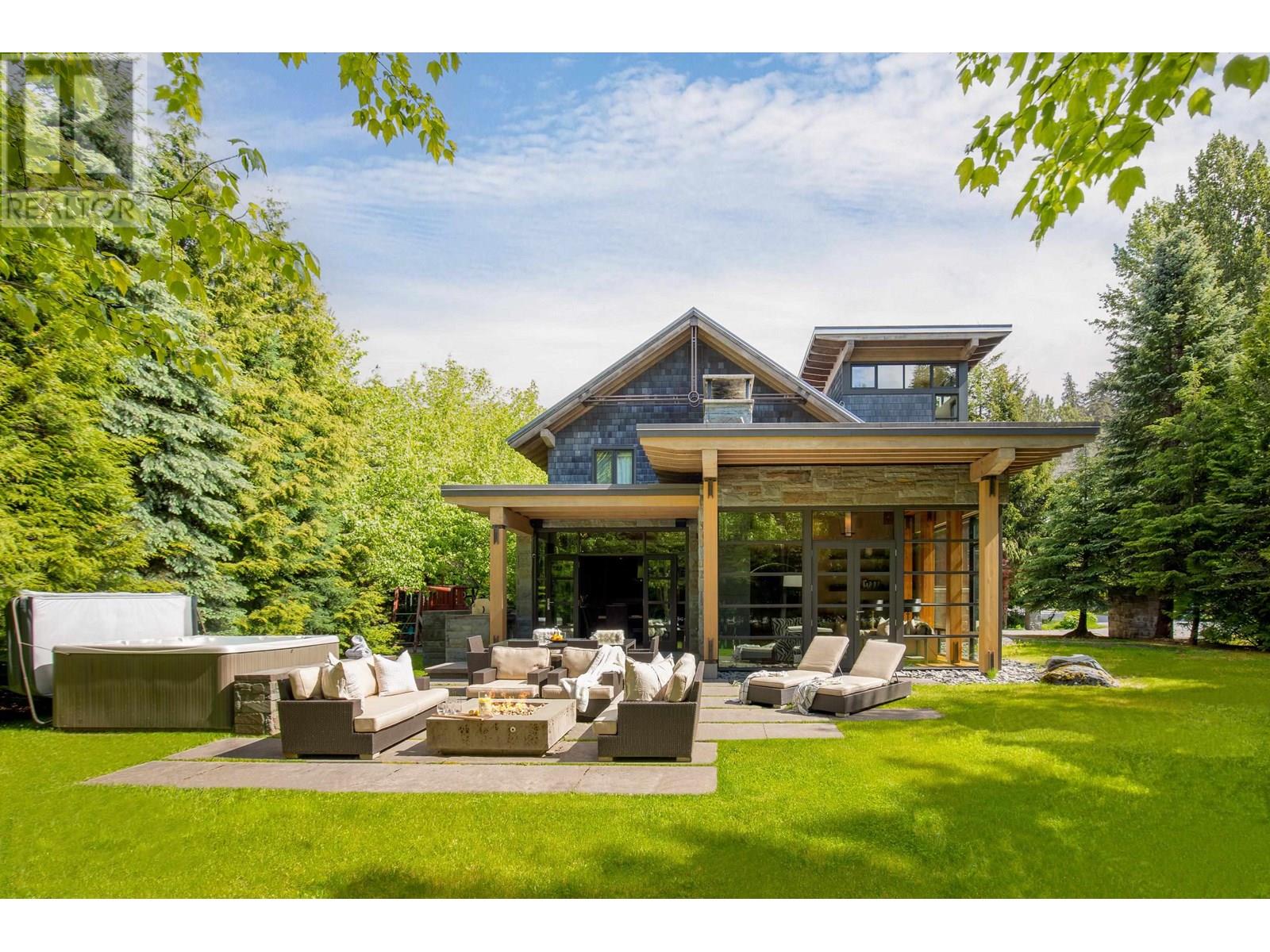 6677 CRABAPPLE DRIVE