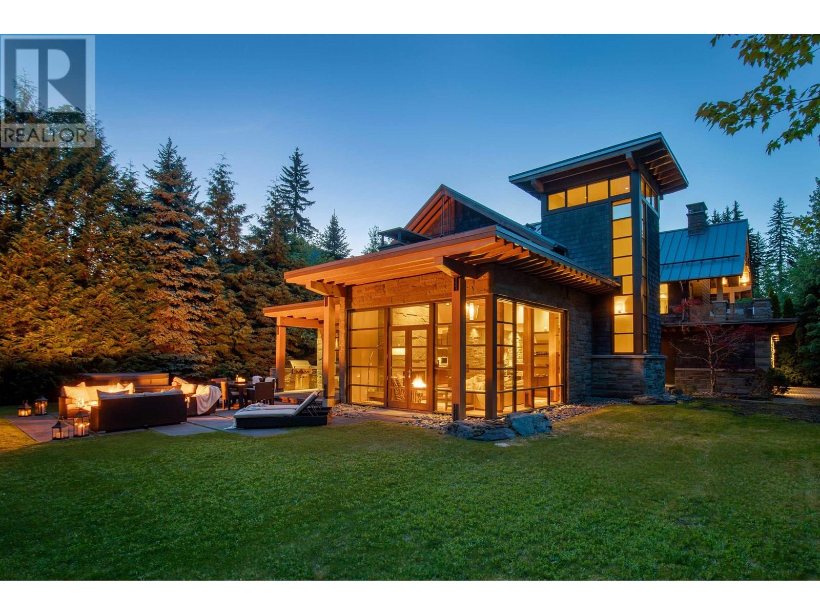 6677 CRABAPPLE DRIVE