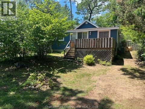 29 ELMWOOD AVENUE Grand Bend ON N0M1T0
