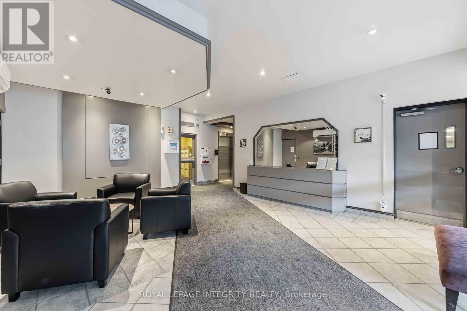 1506 - 158 B MCARTHUR AVENUE