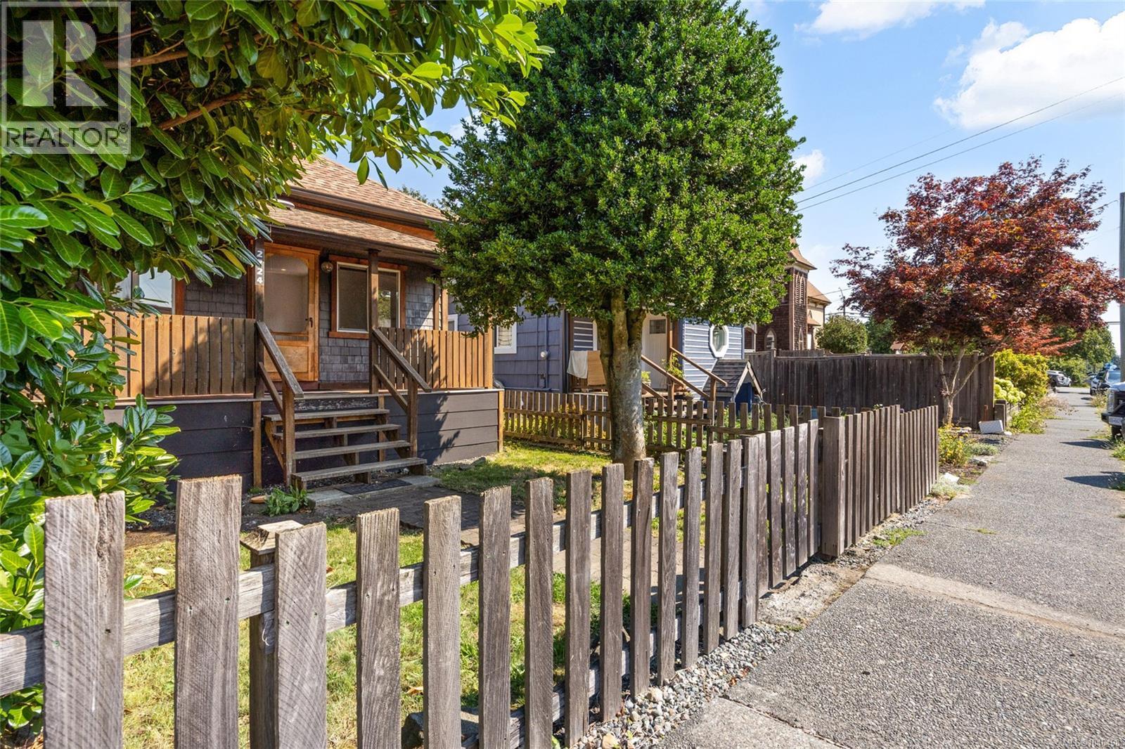 2724 Penrith Ave