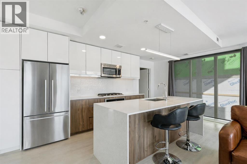 211, 327 9A Street NW