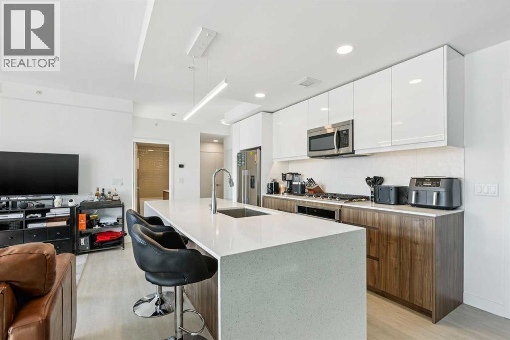 211, 327 9A Street NW