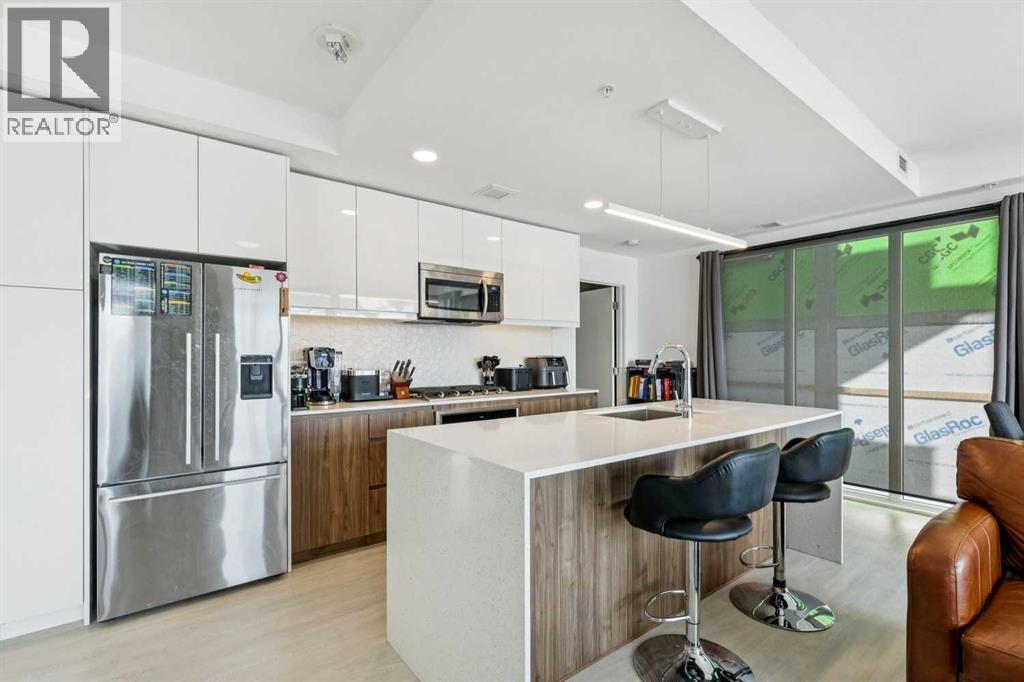 211, 327 9A Street NW