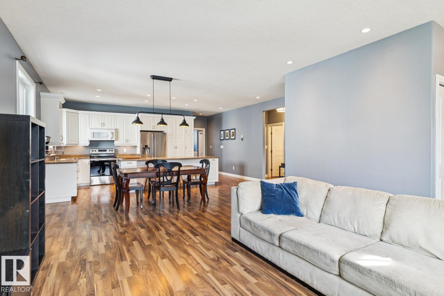 11118 72 AV NW