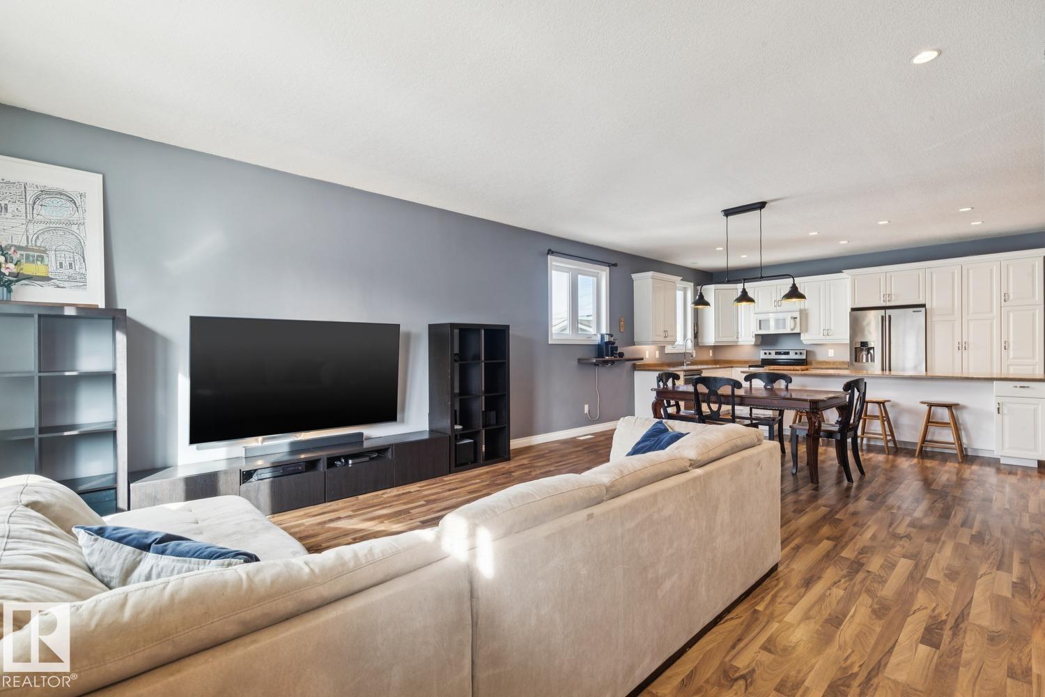 11118 72 AV NW