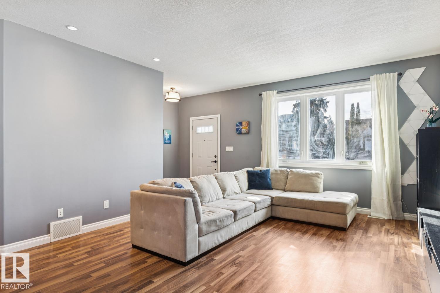 11118 72 AV NW