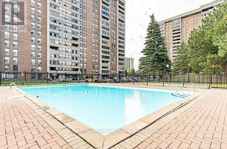 Photo 1 of 18 — 1912 - 25 KENSINGTON ROAD Unit 1912, Brampton (Queen Street Corridor), ON L6T3W8